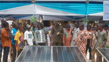 Le Préfet Megbedji et Jules Tohountode donnent le top de la foire des énergies solaires à Dogbo