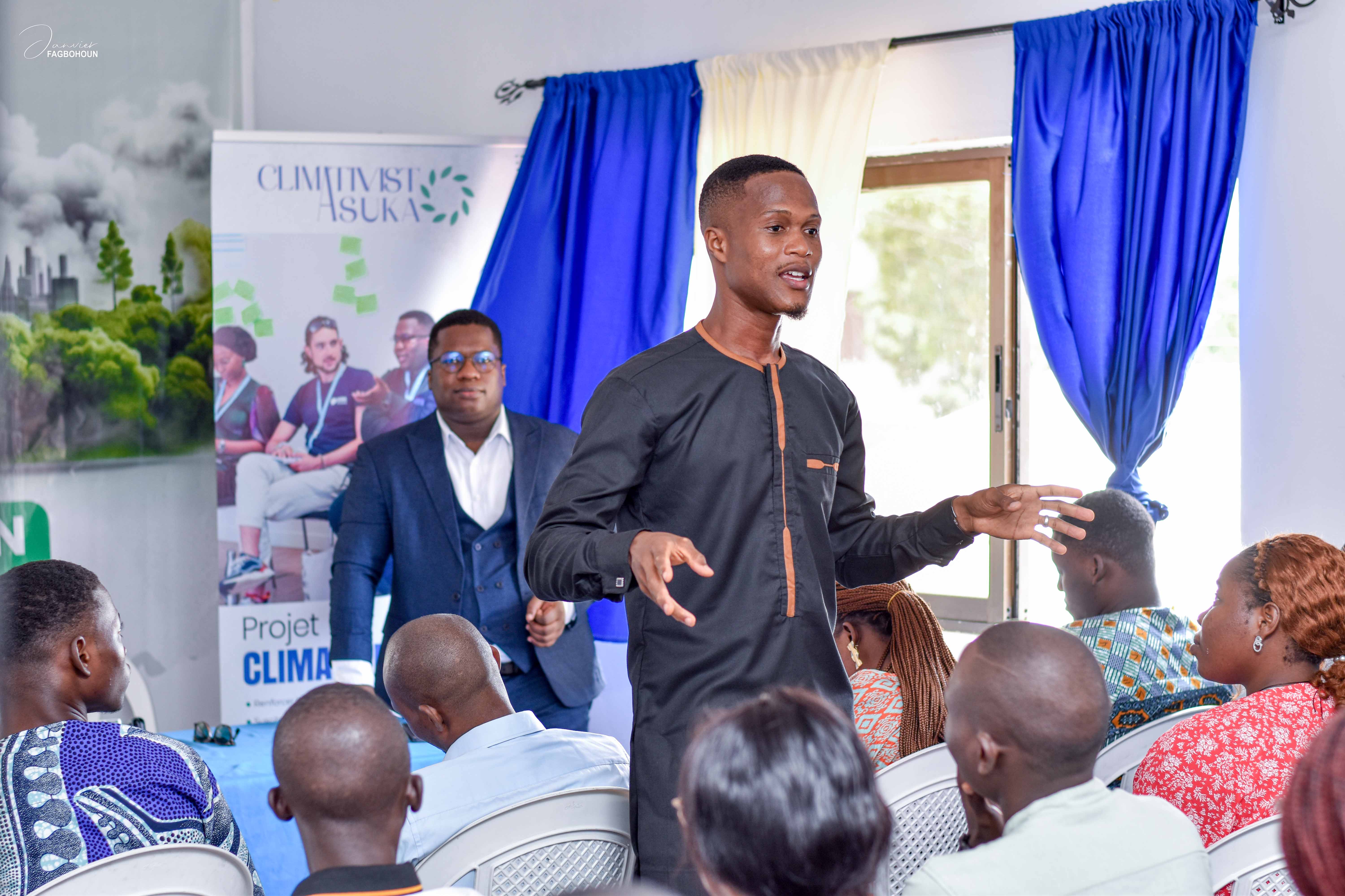 Anas SEKO, Communicateur environnemental lors de la session de formation sur l'impact de la communication digitale en tant que militant climat