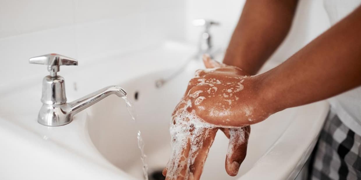 Gants ou hygiènes des mains : l’OMS fait un important rappel