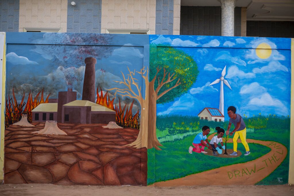 Campagne internationale Draw The Line : REC Bénin inaugure une fresque murale et mobilise la jeunesse en faveur d’une transition climatique durale