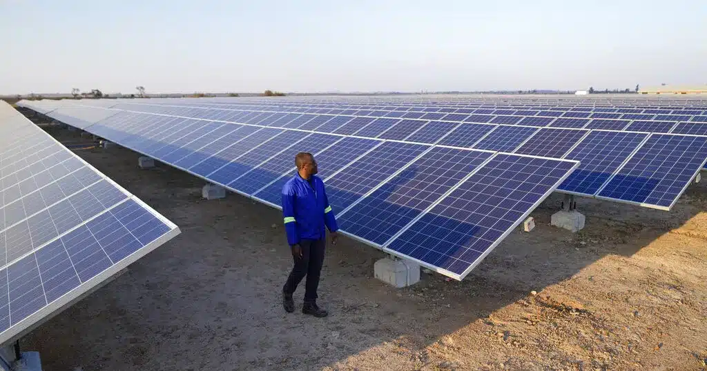 Transition énergétique en Afrique :  une centrale solaire de 50 MW avec stockage mise en service au Tchad